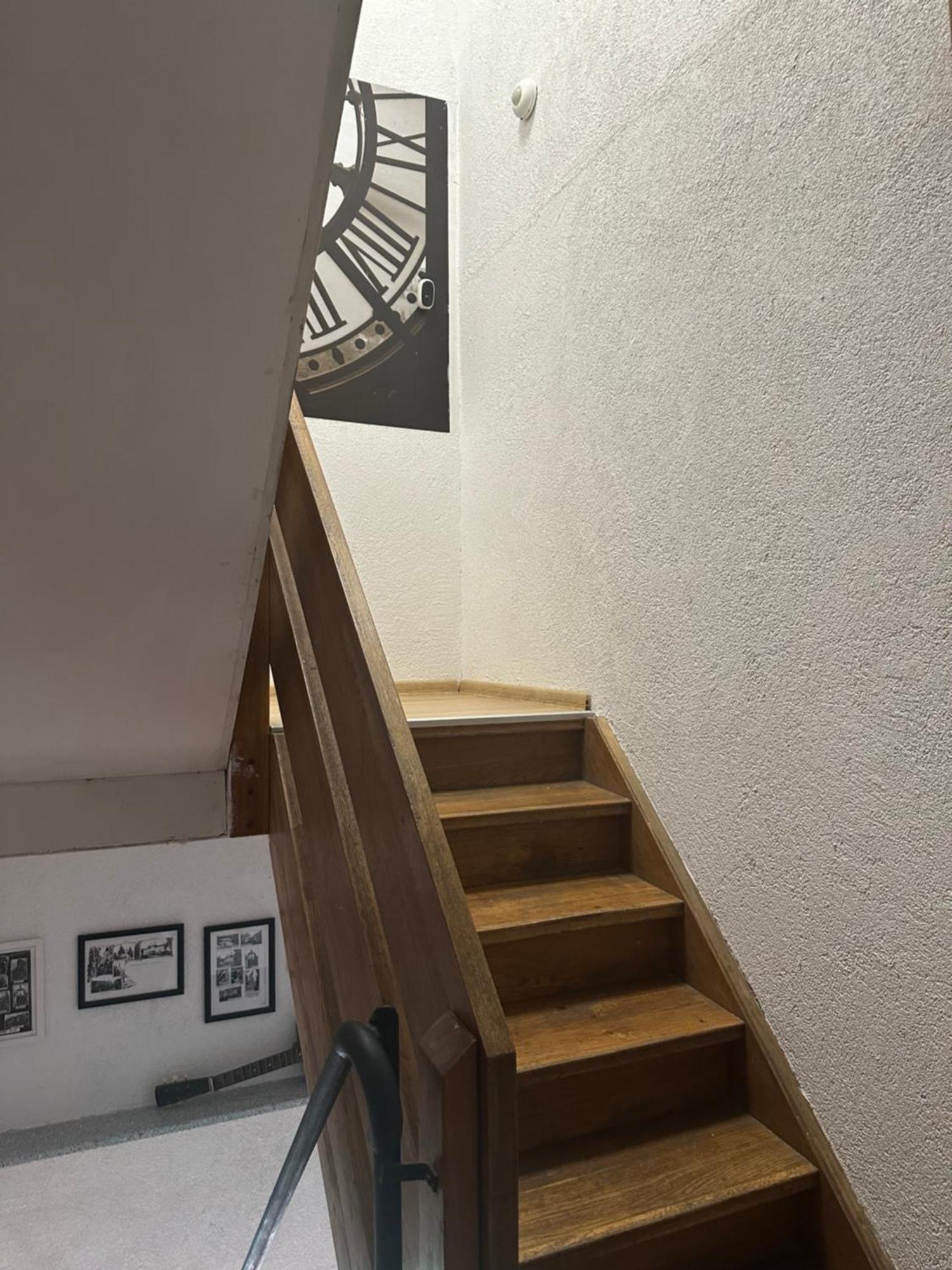 W 3 Apartment *